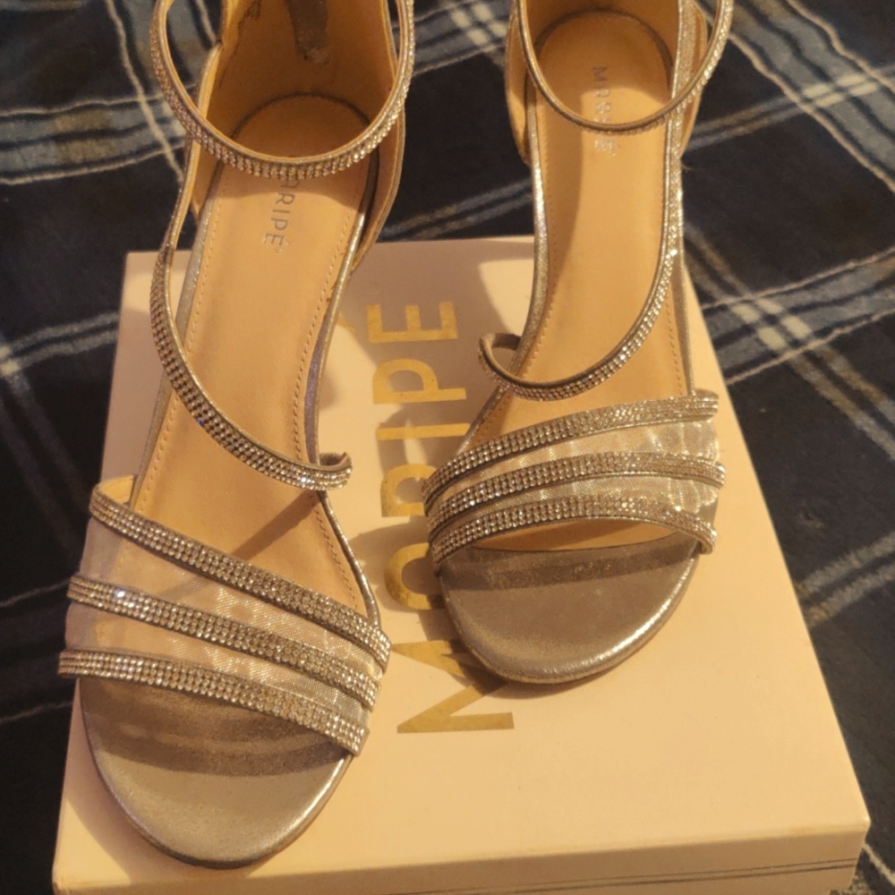 Size 9 silver heels